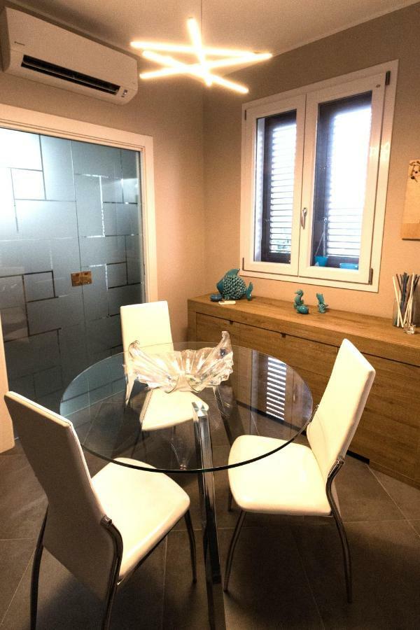 Ze-Vi Home Santa Flavia Kültér fotó